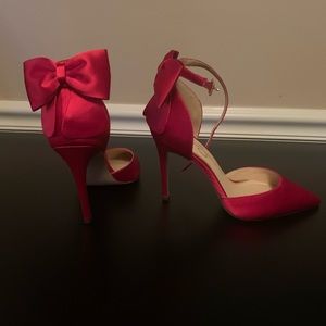 Jessica Simpson red heels with bow (size 6)